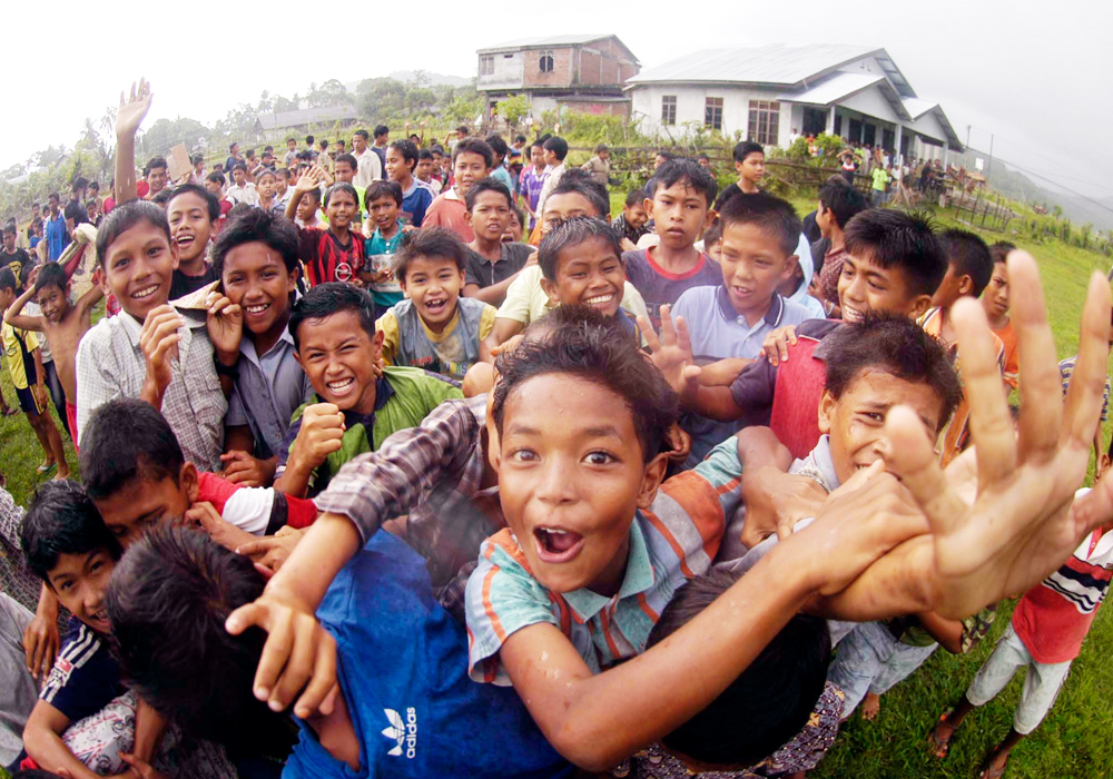 Welcoming Smile from Indonesian Children 