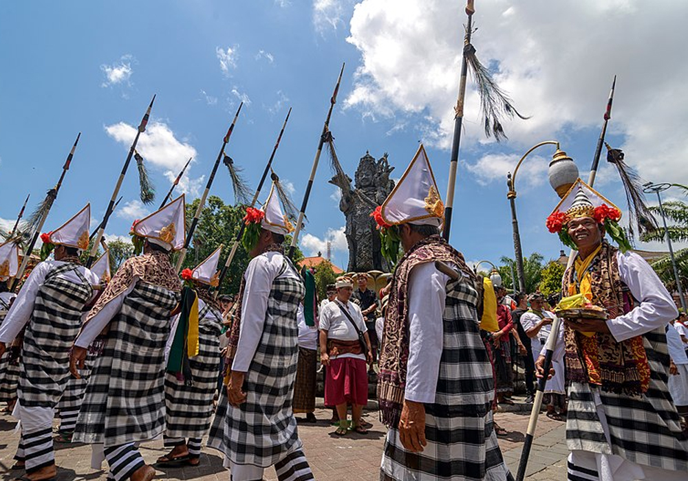 Baris Dance Bali – Image by Hendri Suhandi via