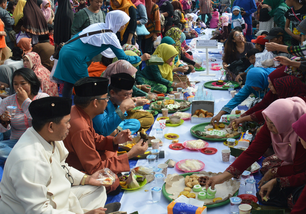 Eating Together - Indonesian Local Communities