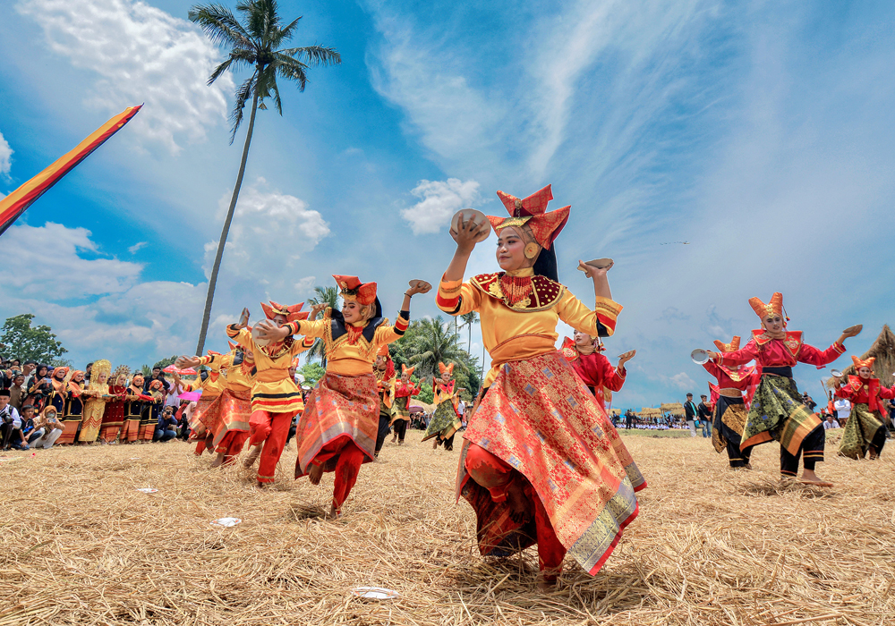 Tari Piring Dance Malay Sumatra Indonesia