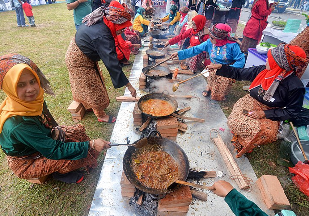 Cooking rendang in food festival