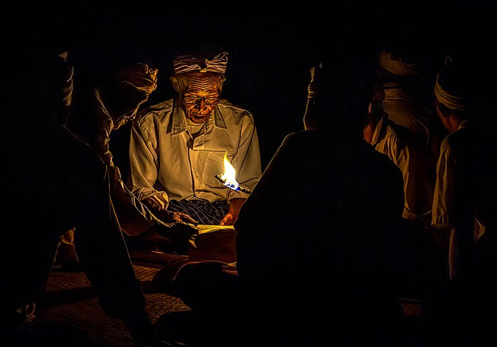 Lontar reading by sasak people at the end of ramadhan