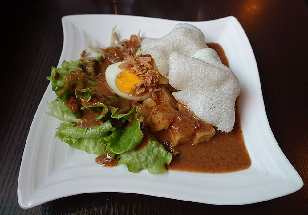 Gado gado in peanut sauce